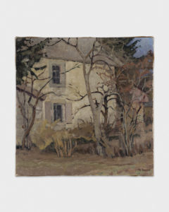 Maison derrière les arbres